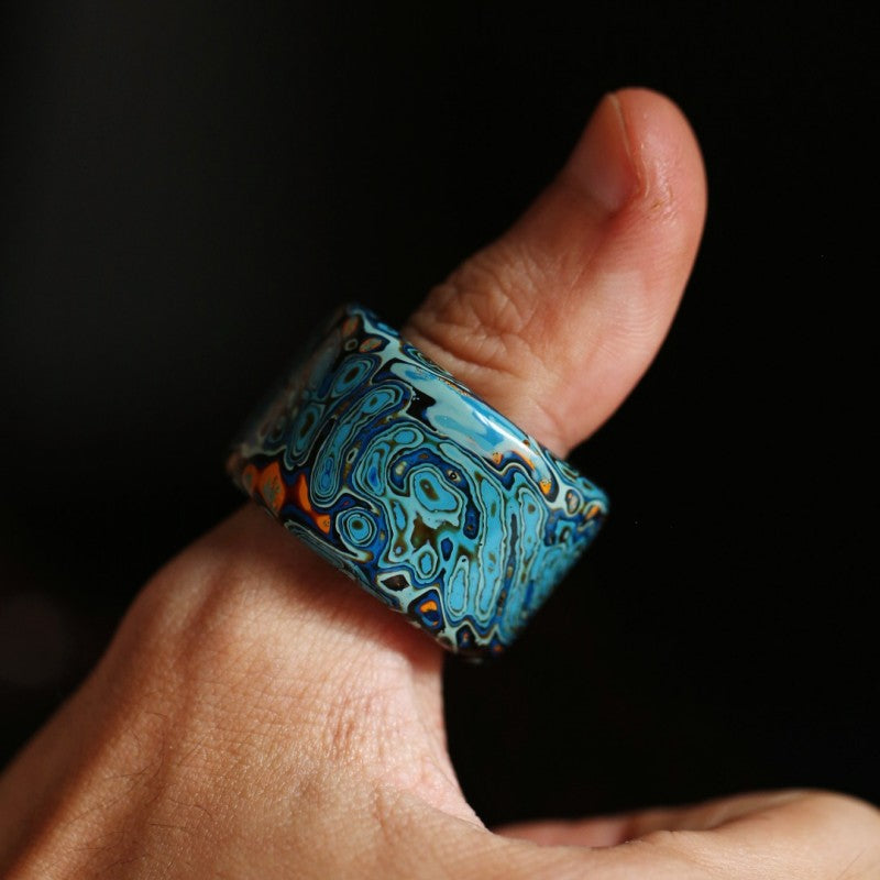 Large lacquer finger ring